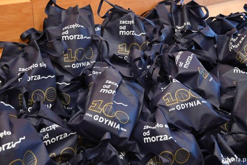 Świąteczne paczki trafią do potrzebujących mieszkańców podczas miejskiej Wigilii (fot. Magda Śliżewska)