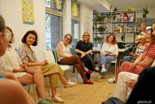 Uczestniczki piątego posiedzenia Gdyńskiej Rady Kobiet z wiceprezydent Gdyni Oktawią Gorzeńską na czele (fot. Magdalena Czernek)