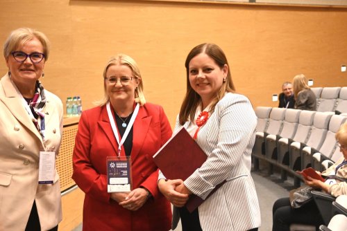 Gospodarzem konferencji była Aleksandra Kosiorek, prezydent miasta, na zdjęciu z Agnieszką Baranowską, członkinią Zarządu Województwa Pomorskiego i Teresą Bysewską, radną miasta (fot. Aneta Marczak)
