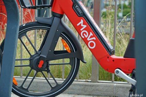 Koło i fragment ramy roweru Mevo (fot. Magdalena Czernek)