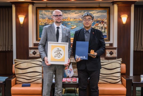 Wiceprezydent Bartłomiej Austen (z lewej) podczas spotkania z zastępcą burmistrza Kaohsiung, Lee Huai-Jenem (z prawej) podczas wizyty na Tajwanie, fot. mat. prasowe organizatorów