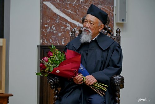 Dr Yohei Sasakawa otrzymał tytuł doktora honoris causa Uniwersytetu Morskiego w Gdyni (fot. Magdalena Czernek)