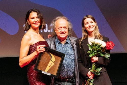 Józef Skrzek (w środku) został uhonorowany Platynowym Opornikiem (fot.Festiwal NNW)