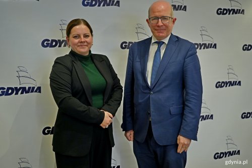 Prezydent Gdyni Aleksandra Kosiorek i Patrick Haughey – ambasador Irlandii w Polsce podczas spotkania w Urzędzie Miasta Gdyni (fot. Magdalena Czernek)