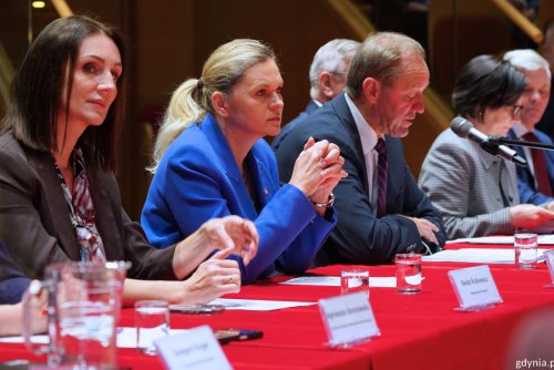 Na zdjęciu (od lewej): wojewoda pomorska Beata Rutkiewicz, ministra edukacji Barbara Nowacka, marszałek województwa pomorskiego Mieczysław Struk (fot. Magdalena Starnawska)