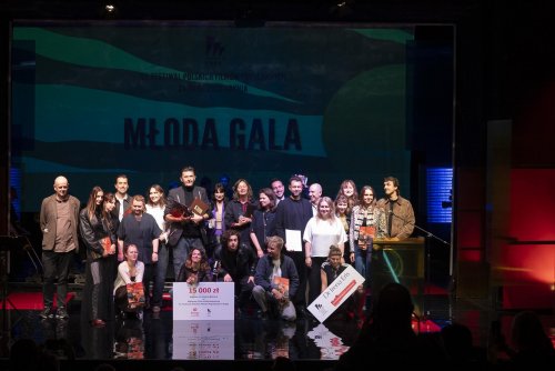 Laureaci Młodej Gali na scenie (fot. Anna Borkowska FPFF)