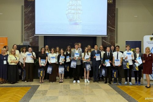 Laureatki i laureaci  Pomorskiej Ligi Edukacyjnej (fot. Magdalena Starnawska)
