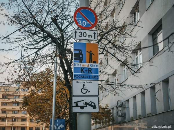 Z myślą o pacjentach przy szpitalu powstała strefa Kiss&Ride  