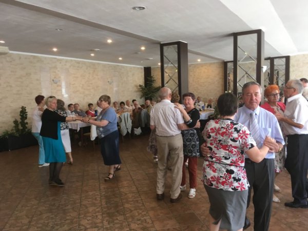 Twarze Pomagania. „Iskierka” rozgrzewa seniorów z Karwin