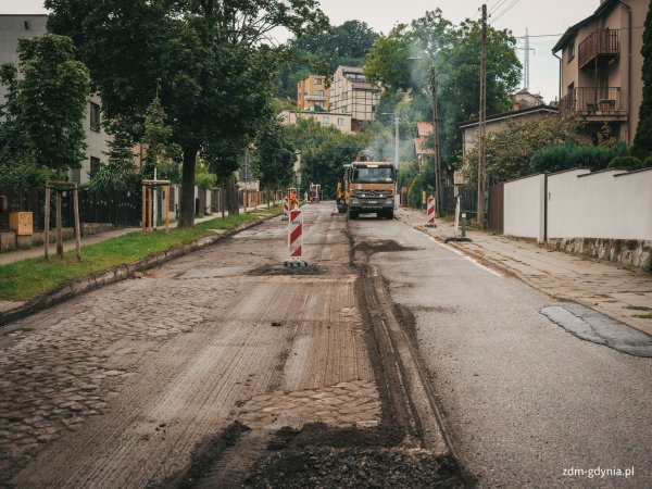 Remont ul. Kalksztajnów. Zanim pojawi się nowa nawierzchnia, odnowiono kanalizację