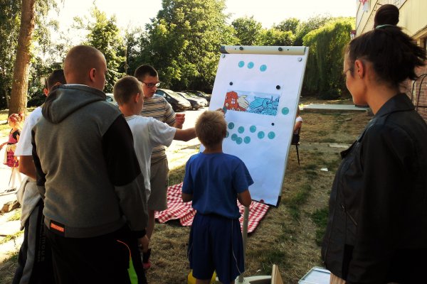 Przyjdź na ul. Śmidowicza 49. Zobacz Społeczne Graffiti przy Domu Sąsiedzkim