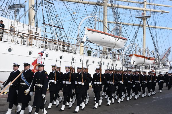 Przysięga wojskowa przed ORP „Błyskawica”