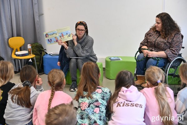 O książkach, sile marzeń i psach asystujących. Ważne rozmowy w bibliotece