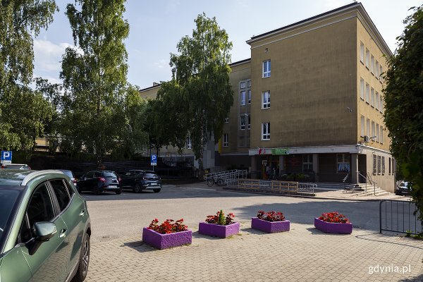 Bezpiecznie i kolorowo – tak może być przed szkołą