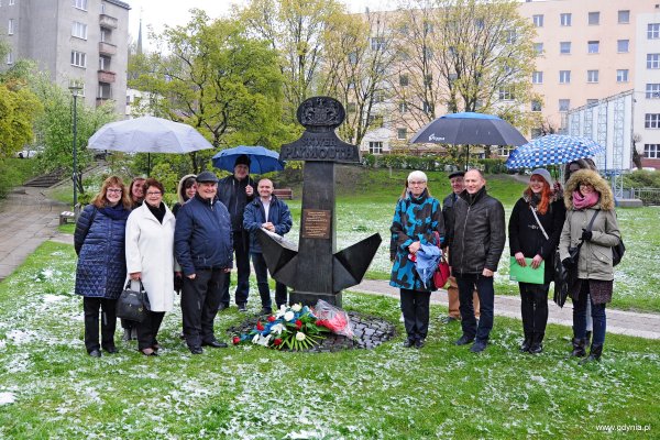 Pamiątkowa tablica na pomniku Kotwicy 