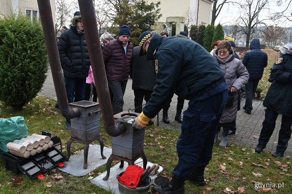 Mały Kack uczy się palenia w piecach