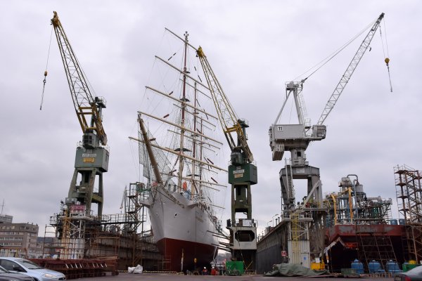 „Dar Młodzieży” pięknieje na Rejs Niepodległości