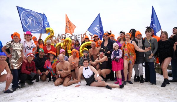 Zimna fala na dobry początek roku. Noworoczne morsowanie w Gdyni