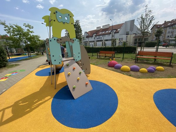 Kolorowa przemiana placu zabaw przy ul. Gryfa Pomorskiego 