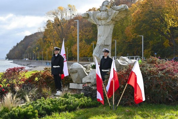 Społeczność akademicka oddała hołd ludziom morza, którzy odeszli na wieczną wachtę