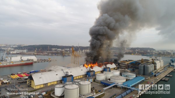 Ogień w porcie opanowany