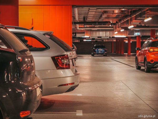 Parking pod Parkiem Centralnym: abonament nocny i zmiany w cenniku