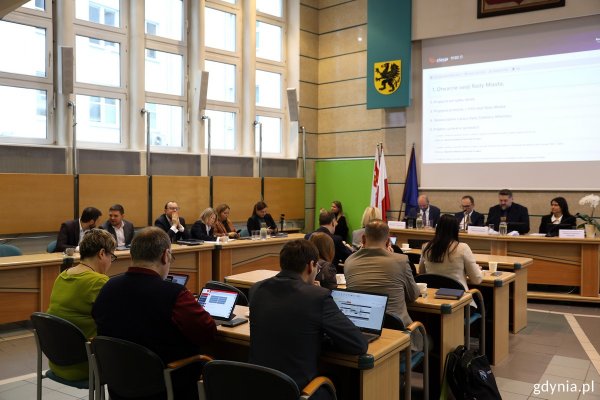 Stypendia artystyczne i współpraca z NGO. Za nami XXIV sesja Rady Miasta Gdyni