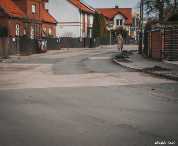 Naprawa nawierzchni na ul. Źródło Marii