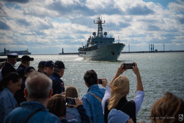 Wszędzie dobrze, ale w domu najlepiej – ORP „Wodnik” zawinął do Gdyni
