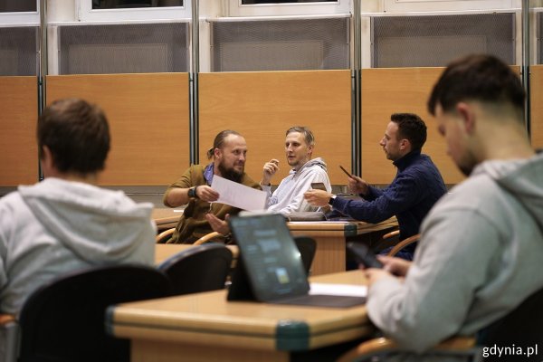 Podsumowanie i nowe inicjatywy. Trzecie posiedzenie Rady ds. Mężczyzn