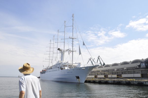 Małe wycieczkowce w Basenie Prezydenta