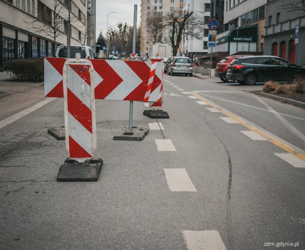 Utrudnienia na ul. 3 Maja – zapadnięcie nawierzchni