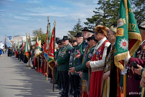 Bractwa kurkowe z Polski odnowiły zaślubiny z morzem