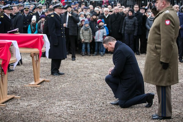 Pogrzeb oficerów Marynarki Wojennej
