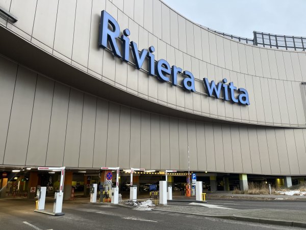 Centrum Riviera wprowadza opłaty za parkowanie