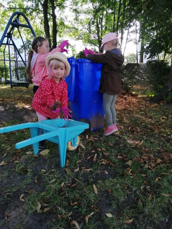 W ekoprzedszkolu dzieci łączy piaskownica i wyścigi ślimaków