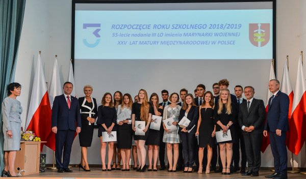 Wybitni uczniowie nagrodzeni przez parę prezydencką