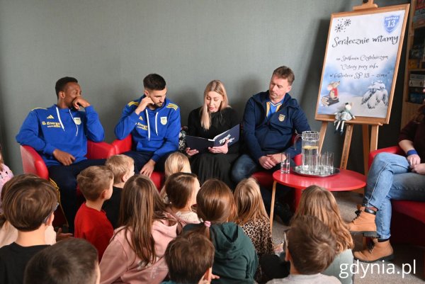 Wspólne czytanie z okazji 99. urodzin Gdyni