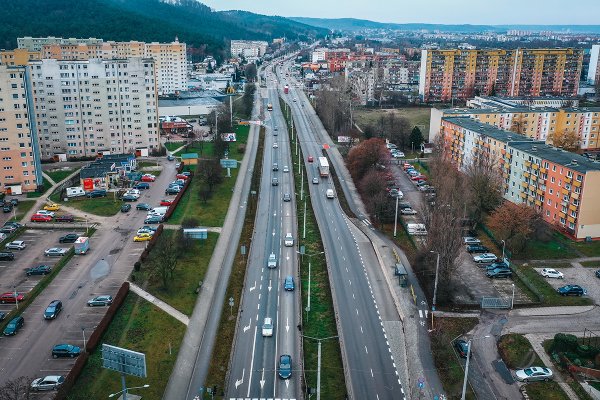 Nowy buspas usprawni ruch na Cisowej