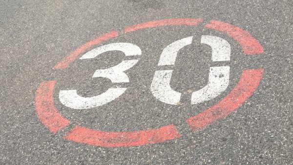 Rozszerzona strefa „tempo 30” w Małym Kacku
