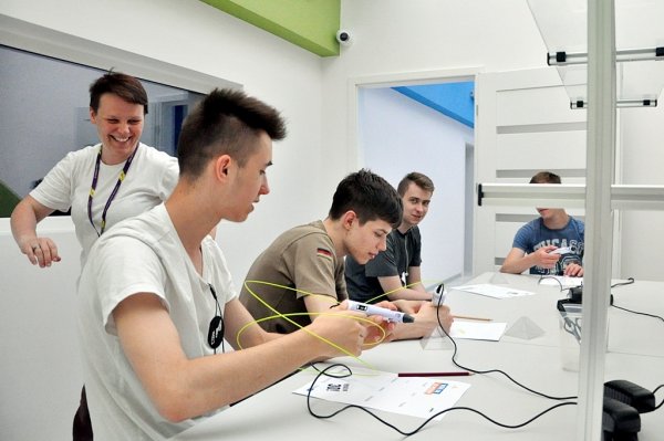 Wyposażenie pracowni dzięki „skrzydlatym” projektom