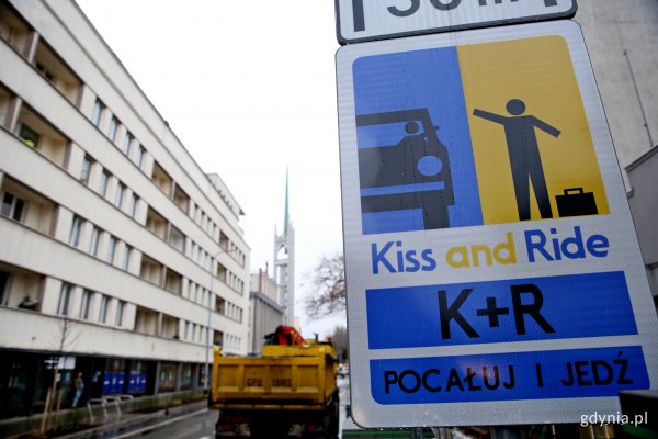 Bezpieczniej i wygodniej dzięki strefie „Pocałuj i jedź”