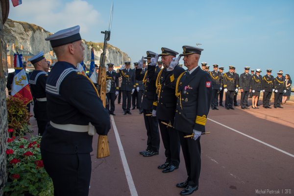 Polscy marynarze na obchodach 80. rocznicy rajdu na Dieppe