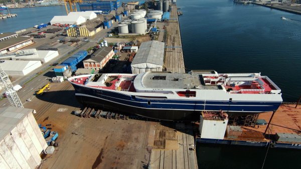 Duży trawler od Karstensena