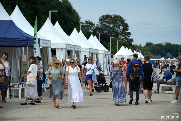 Trzy dni z książką. Plener Literacki zagościł na bulwarze