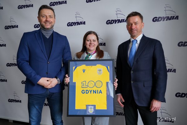 Pamiątkowa koszulka na stulecie od Arki Gdynia  