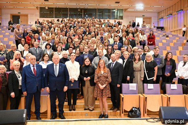 Dzień Edukacji Narodowej w Gdyni. Uhonorowano nauczycieli i pracowników oświaty