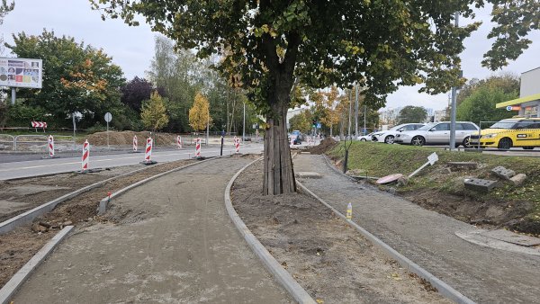 Trwa budowa drogi rowerowej w ul. Rolniczej – zmiany w organizacji ruchu