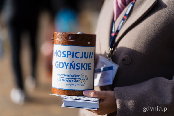 Każda złotówka ma znaczenie  – listopadowa kwesta na rzecz hospicjum podsumowana