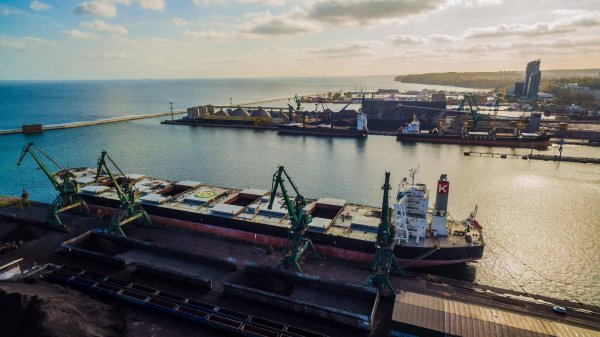 Rozładunek niemal 80 tysięcy ton węgla w porcie